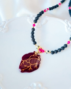 Naszyjnik z kamieni  serce bordowe lawa wulkaniczna