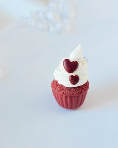 Babeczka red velvet CHARMS / Naszyjnik