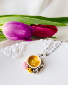 Naszyjnik czas na herbatę  beżowa filiżanka 